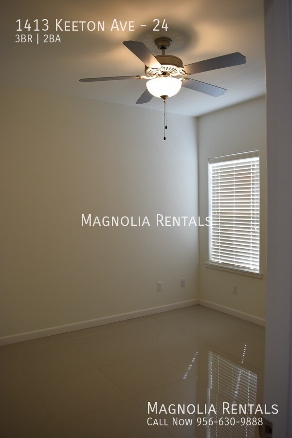Building Photo - Las Jollas Condominiums II