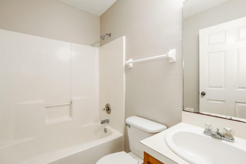 Building Photo - 2643 Pinewood Blvd E