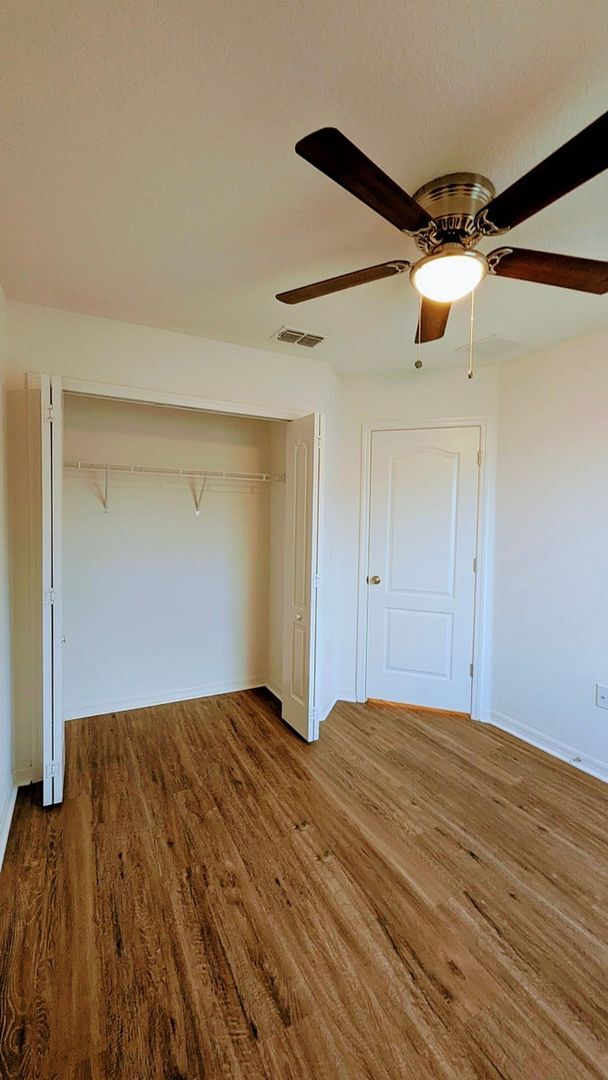 Building Photo - BEAUTIFUL 3-BEDROOM, 3-BATHROOM LUXURY TOW...