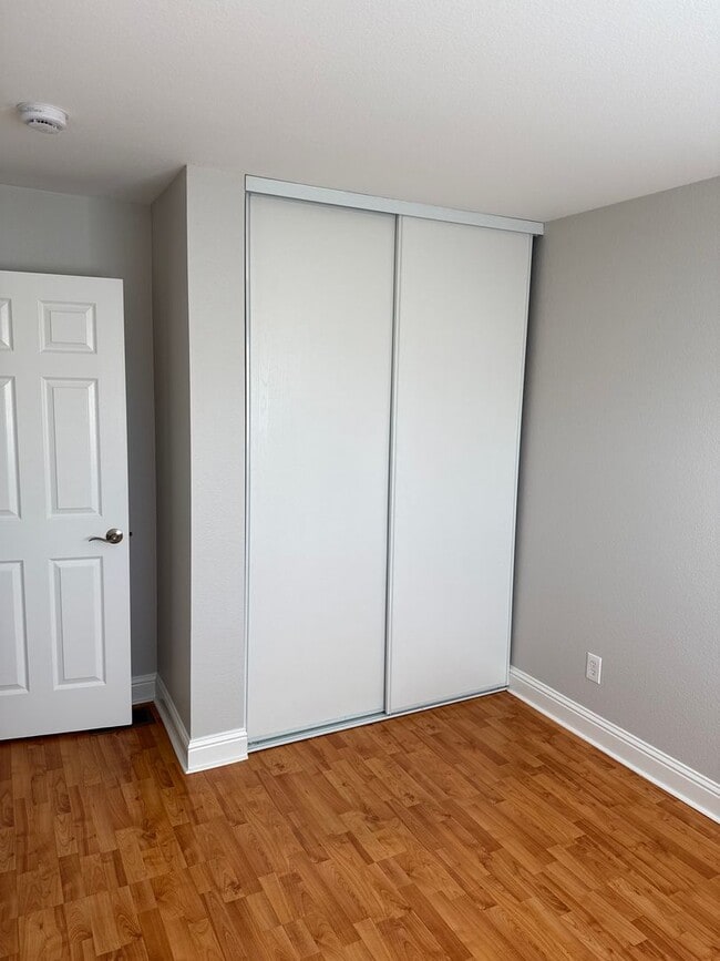 Building Photo - Great location