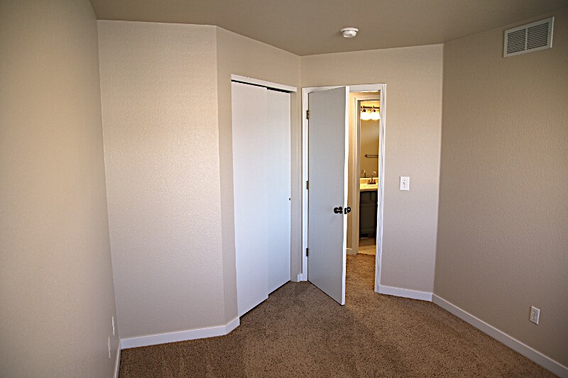 Building Photo - 2651 Sunstone Dr