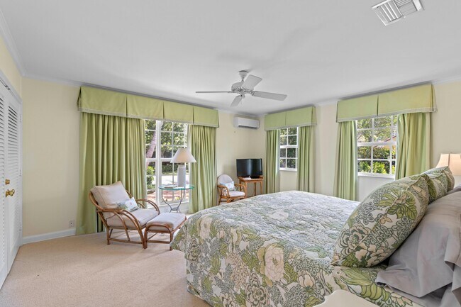 Building Photo - 1554 N Ocean Way