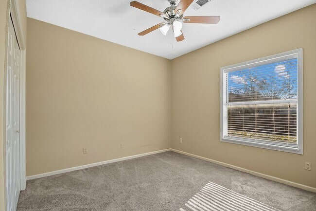 Building Photo - 2 Bed 2 Bath