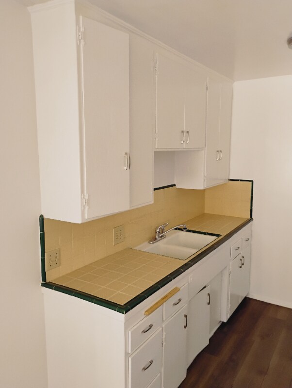 Building Photo - 2239 N Catalina St