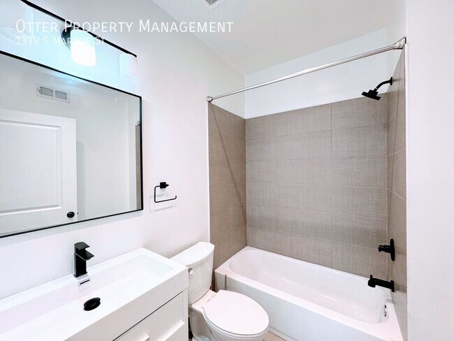 Building Photo - 1319 S Markoe St