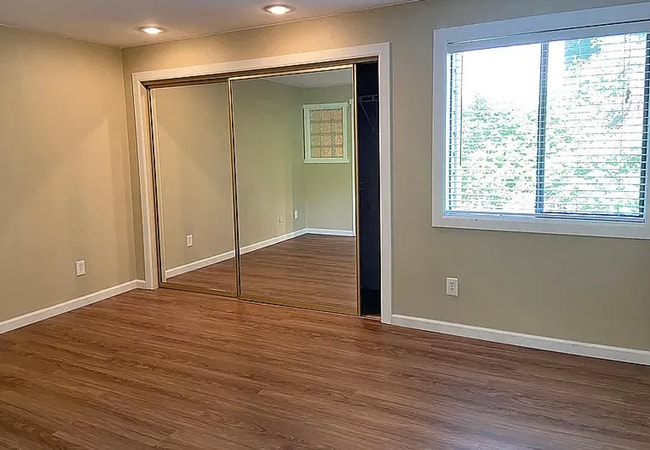 Building Photo - Listed For Rent