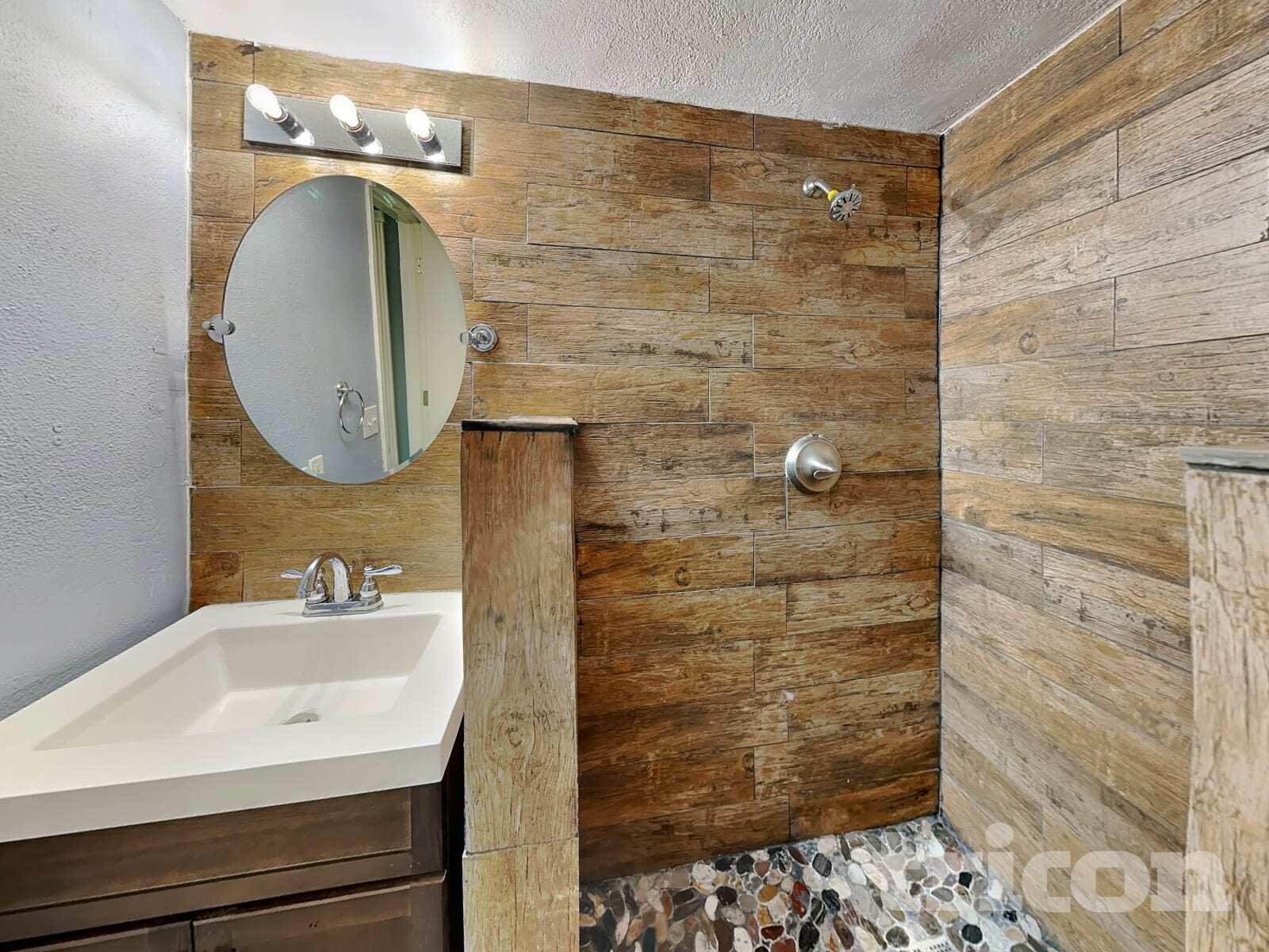 Building Photo - 5045 S Ventura St