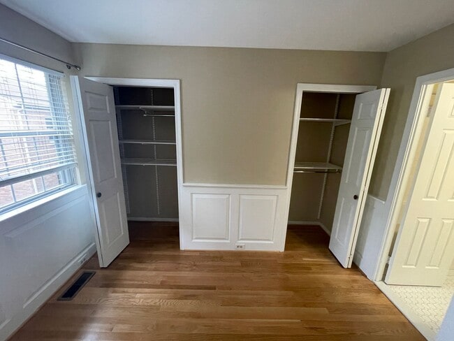 Building Photo - Updated, all brick 3 level townhouse pet friendly townhouse for rent!