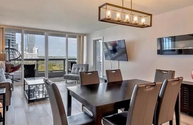 Building Photo - 1717 N Bayshore Dr