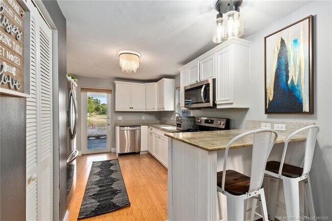 Building Photo - 508 SE Balboa Ave