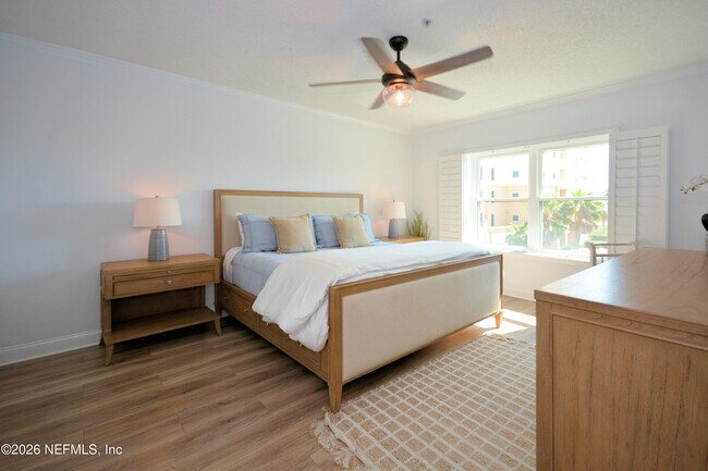 Building Photo - 922 1st St S