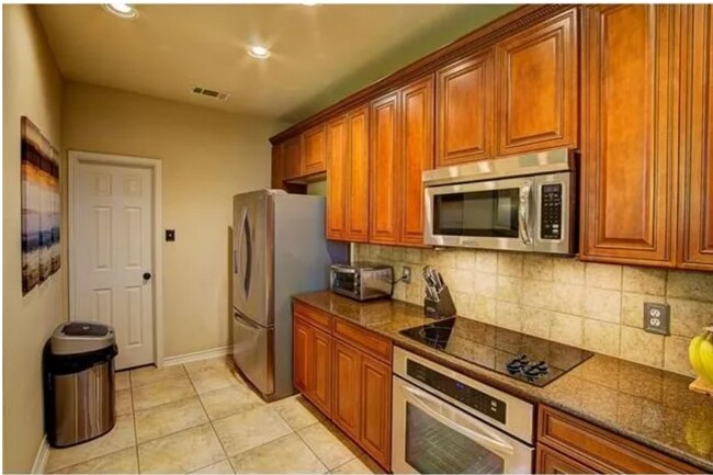 Building Photo - 5899 Clearwater Dr