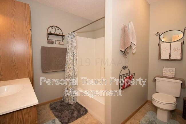 Building Photo - 1060 41st Ave W
