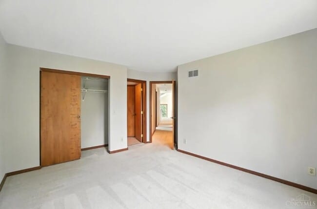 Building Photo - Luxury, Privacy, and Convenience All in One!
