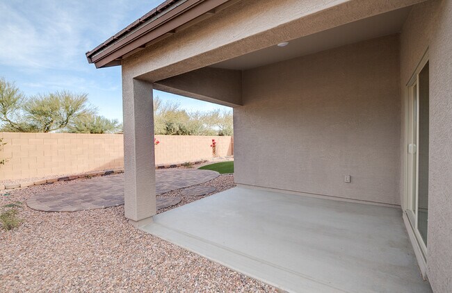 Building Photo - 1736 E Fontana Dr