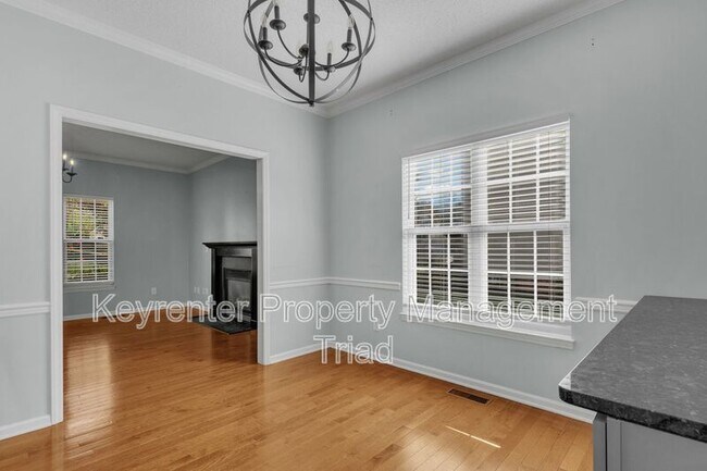 Building Photo - 3391 Valley Crossing Dr