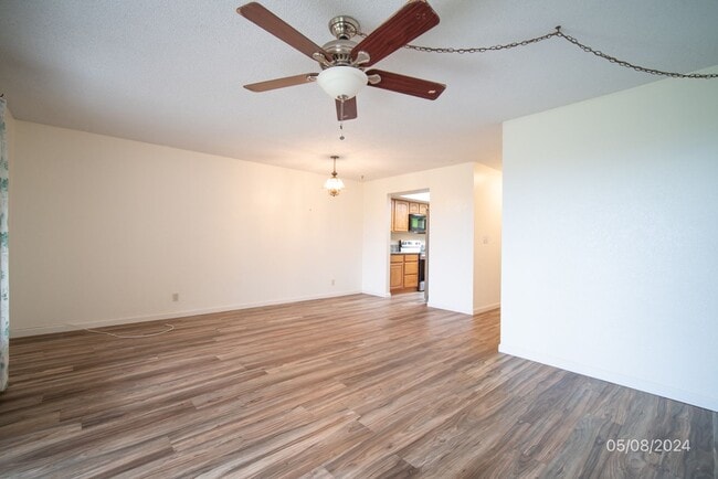 Building Photo - Available now! 2 bedroom, 1.5 Bath Townhouse at Wailuna