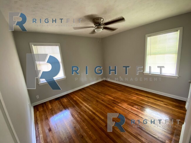 Building Photo - Newly renovated cottage in historic district!