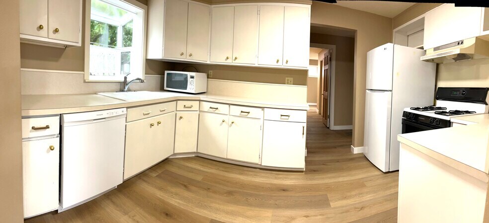 Building Photo - 15545 8th Ave NE