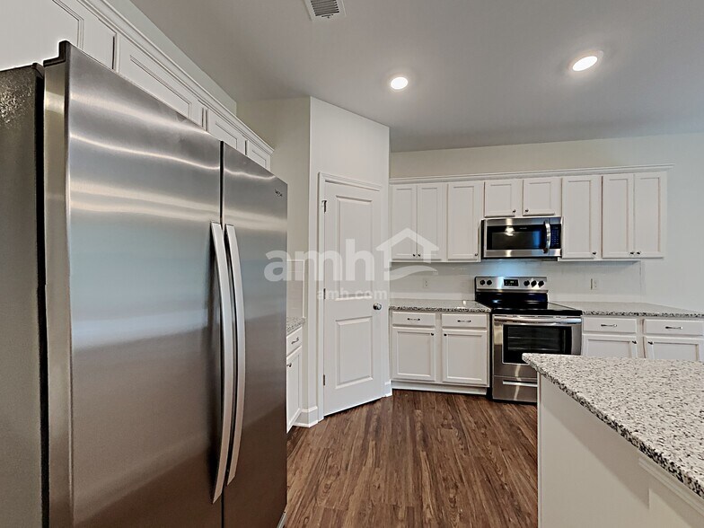 Building Photo - 4509 Tarpon Dr