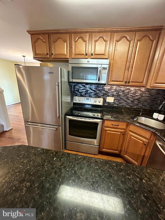 Building Photo - 7943 Timarand Ct