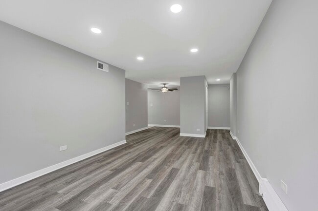 Building Photo - 3161 N Cambridge Ave