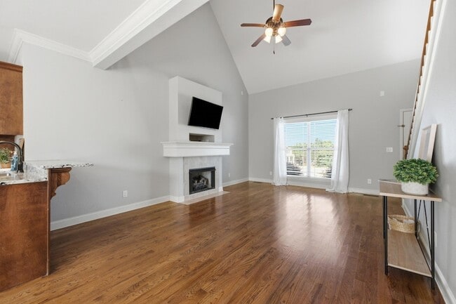 Building Photo - 723 Windrush Loop