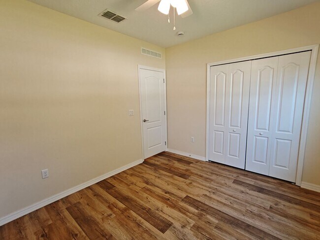 Building Photo - Charming & Modern 3-Bedroom Home with Bright Open Layout!