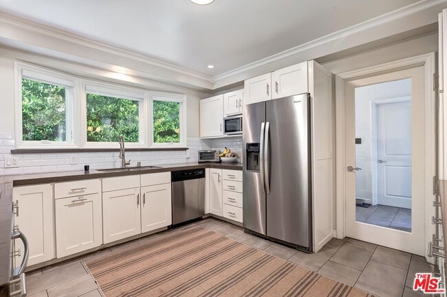 Building Photo - 1154 N Wetherly Dr