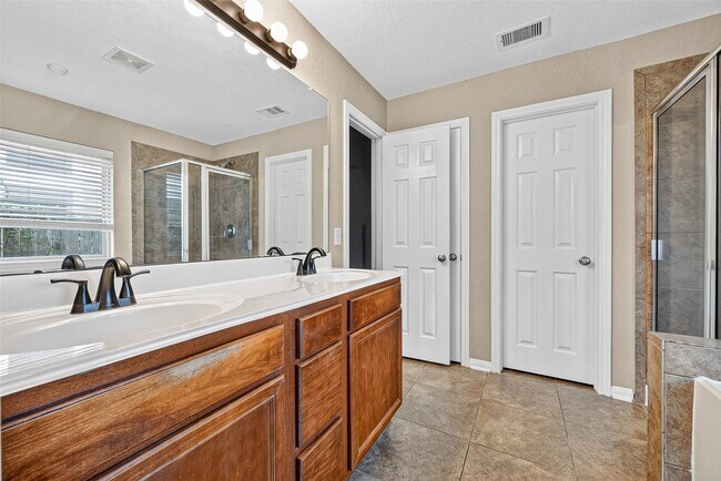 Building Photo - 26738 Henson Falls Dr