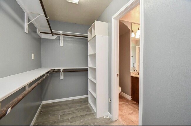 Building Photo - 8515 Split Branch Ln