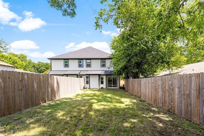 Building Photo - 1606 W Johnson St