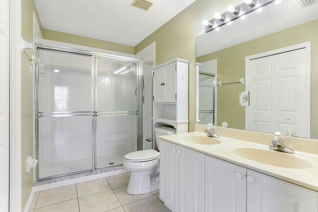 Building Photo - 9165 Celeste Dr