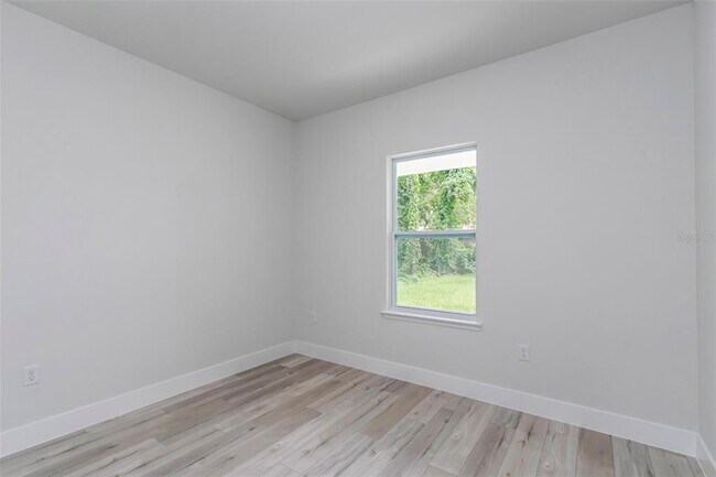 Building Photo - 7911 N Pocono Dr