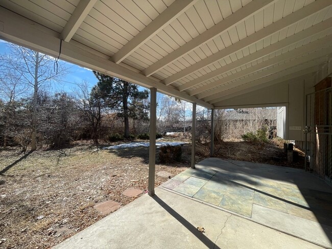 Building Photo - $0 DEPOSIT OPTION. TRI-LEVEL AURORA HOME WITH MODERN AMENITIES AND SPACIOUS INTERIORS