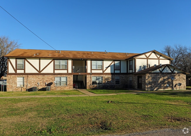 Building Photo - Pecan Tree Square