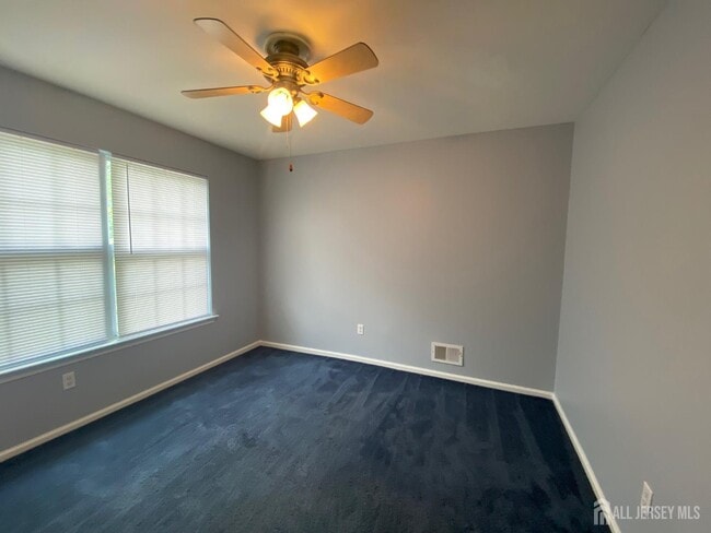 Building Photo - 120 Briarwood Dr
