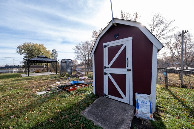 Building Photo - 445 Walnut Ln