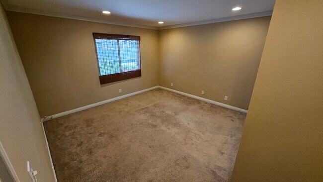 Building Photo - 279 N Holliston Ave