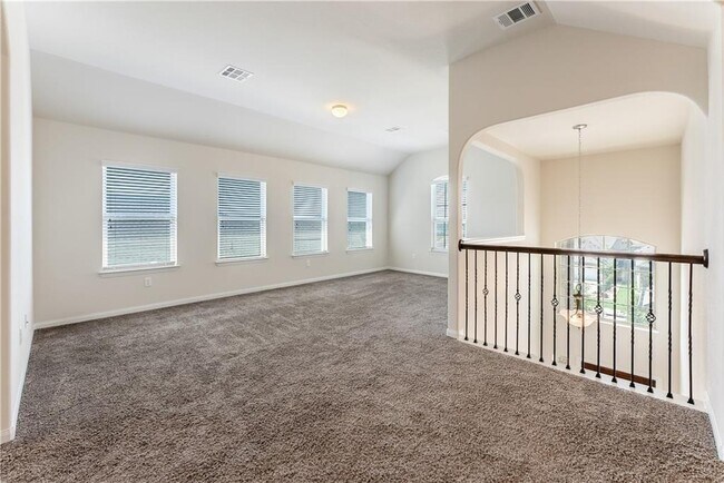 Building Photo - 141 Cres Heights Dr