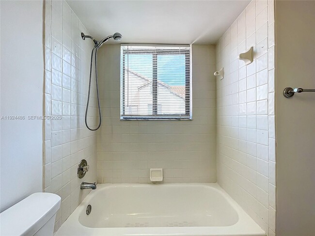 Building Photo - 20 Vía De Casas Sur