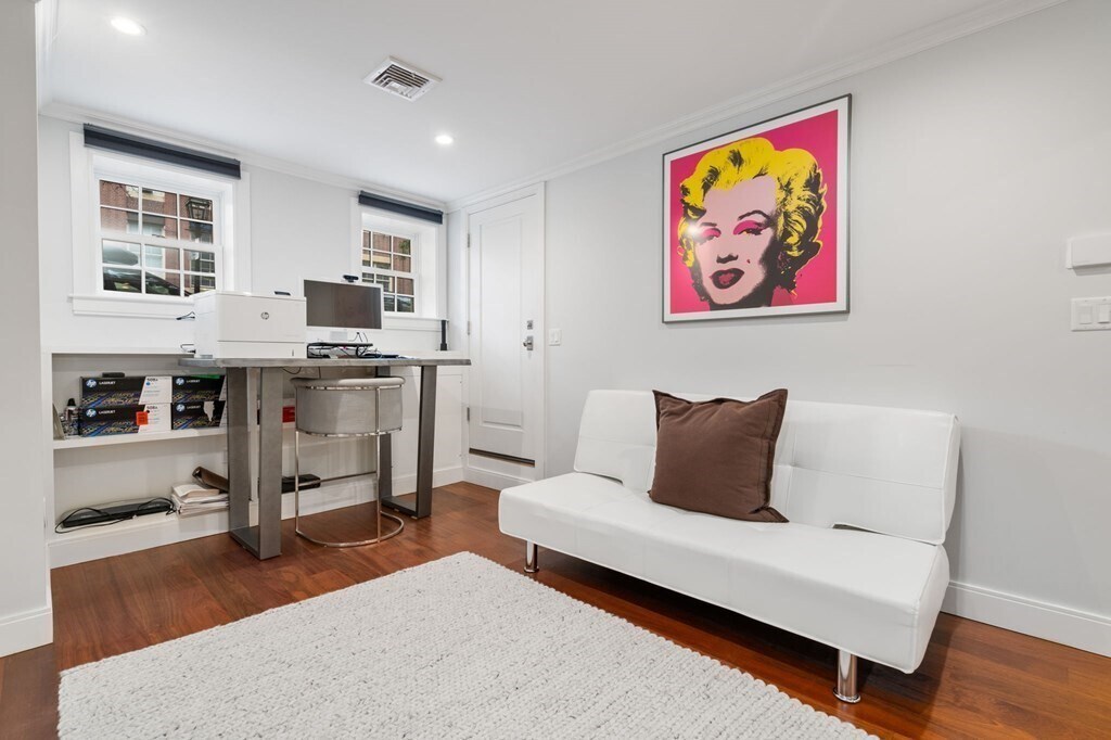 Building Photo - 52 Melrose St