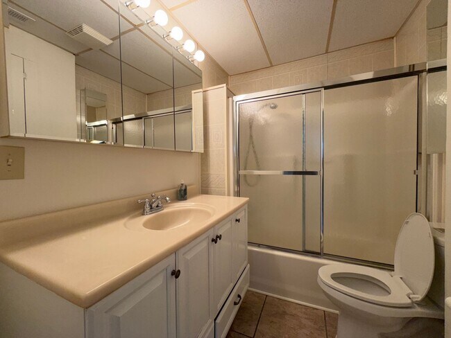 Building Photo - Charming 2/1 House in Celanese- $1,595
