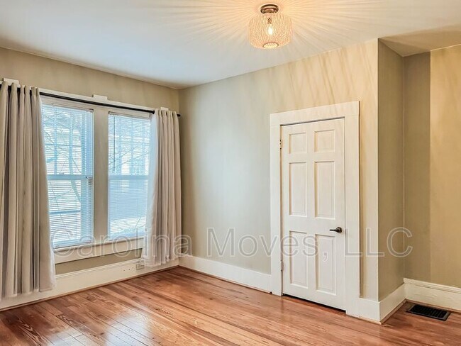 Building Photo - 771 Maple St