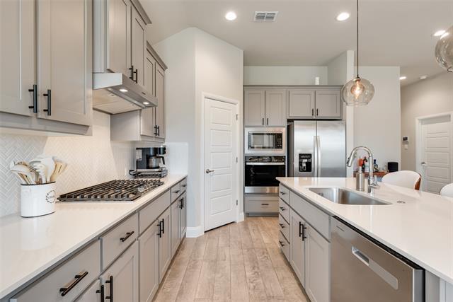 Building Photo - 1605 Woodpecker St