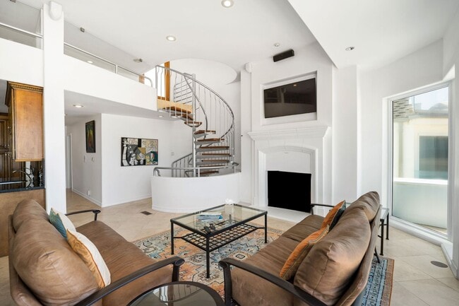 Building Photo - 3525 Ocean Dr