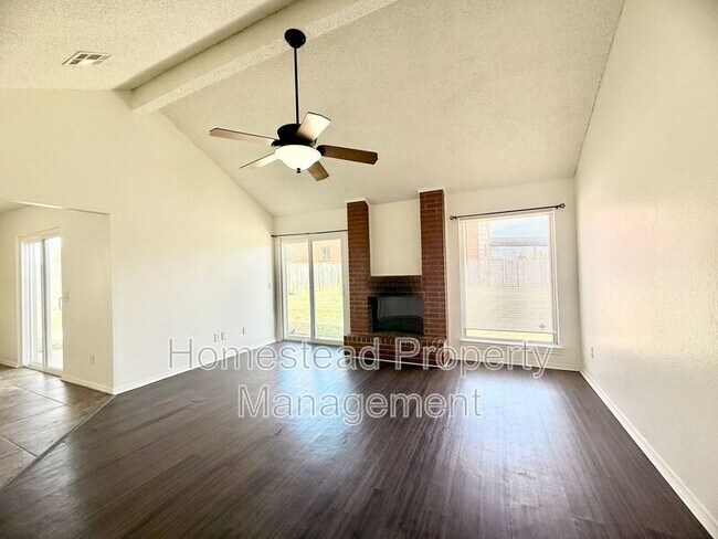 Building Photo - 10020 S Clegern St