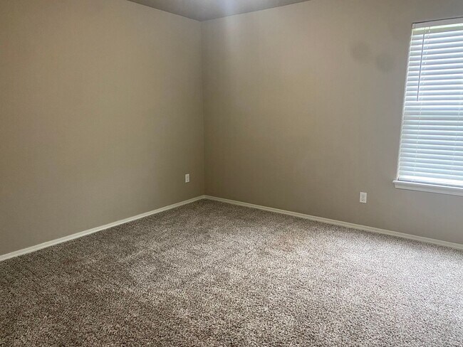 Building Photo - 501 Ridge Point Dr