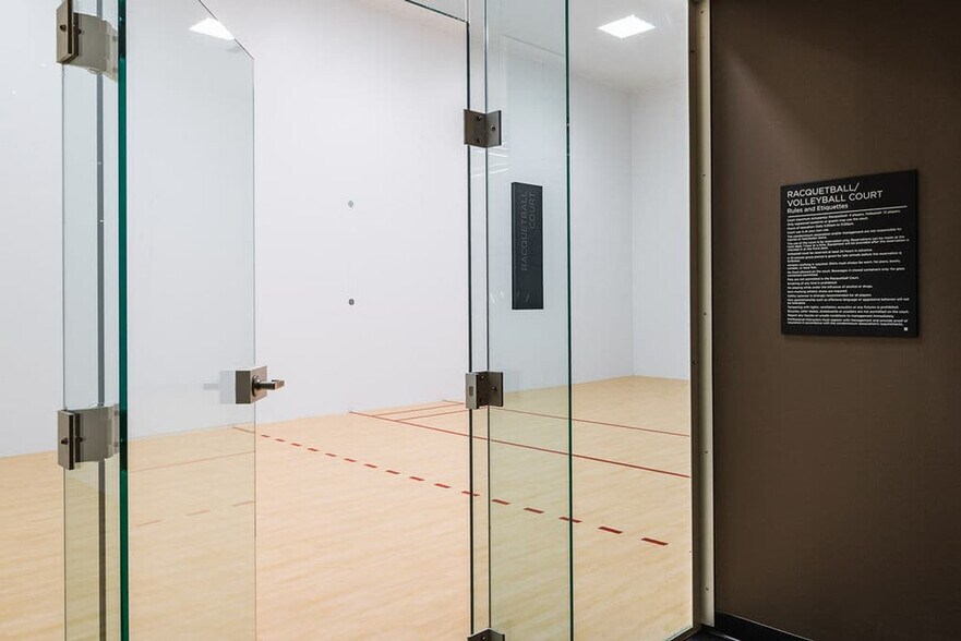 Building Photo - 225 N Miami Ave