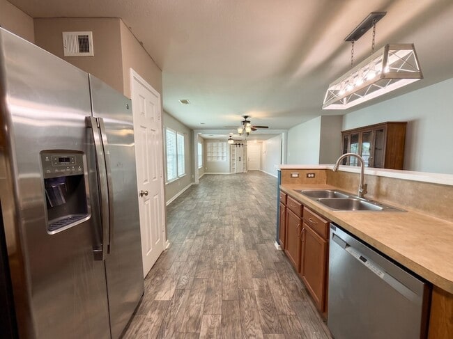 Building Photo - 8102 Sanders Glen Ln